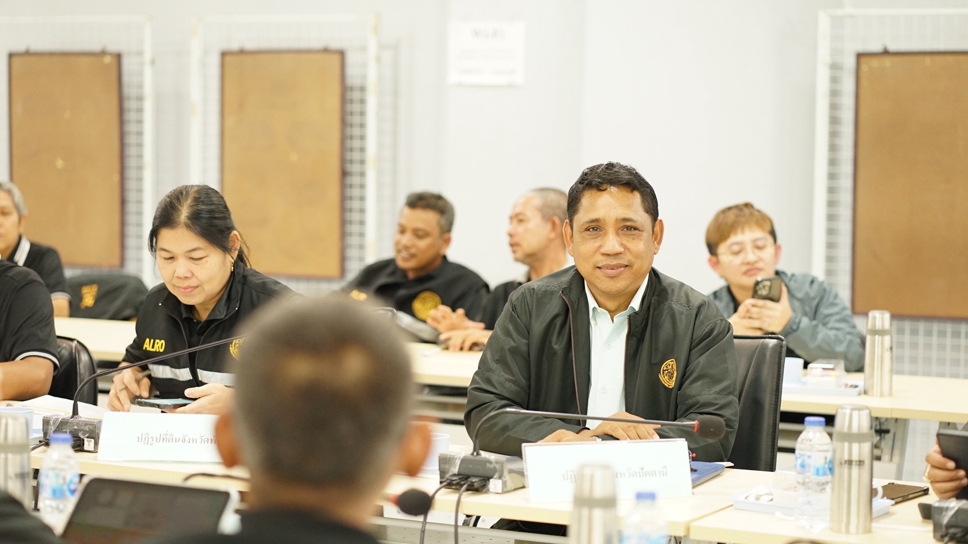title - เลขาธิการ ส.ป.ก. ประชุมติดตามผลการดำเนินงาน และการใช้จ่ายงบประมาณ ประจำปีงบประมาณ พ.ศ.2569 ของภาคใต้ 